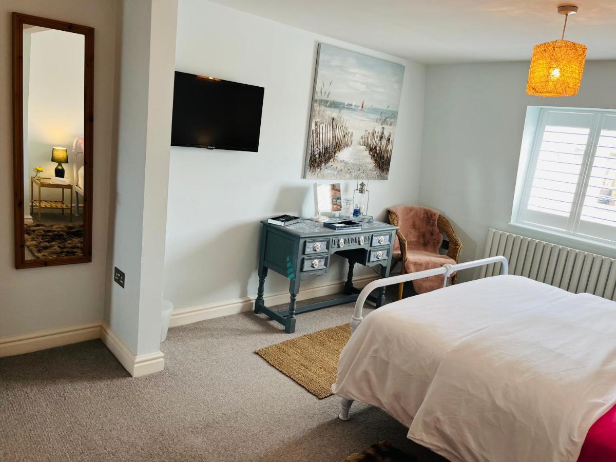 Beautiful Beachfront Retreat With A Stunning Sea View For The Ultimate Escape Away From The Busy World Below Herne Bay Exterior photo